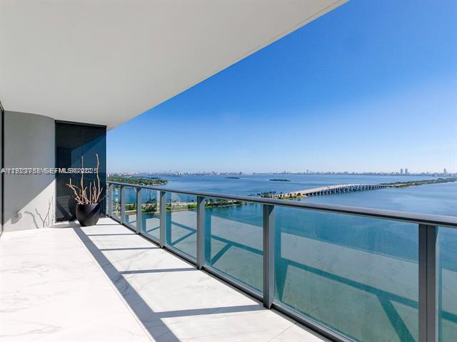 Building Photo - 3131 NE 7th Ave