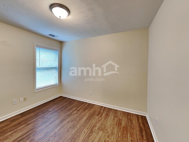 Building Photo - 913 Tamarisk Pl