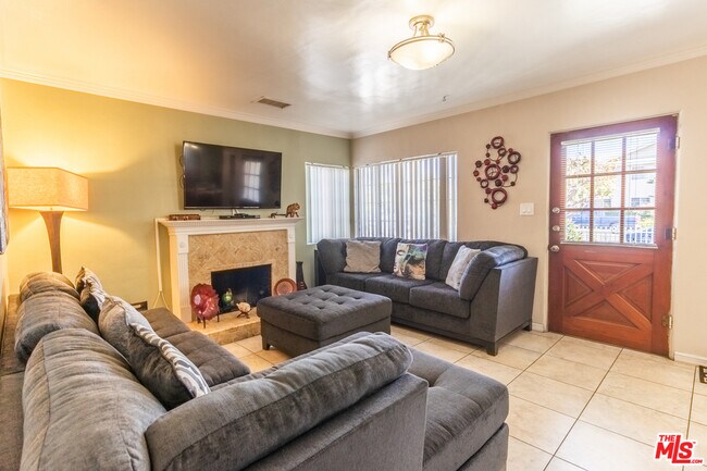 Building Photo - 6445 Tujunga Ave