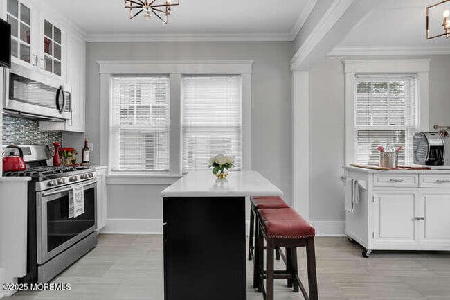 Building Photo - 137 E Bergen Pl