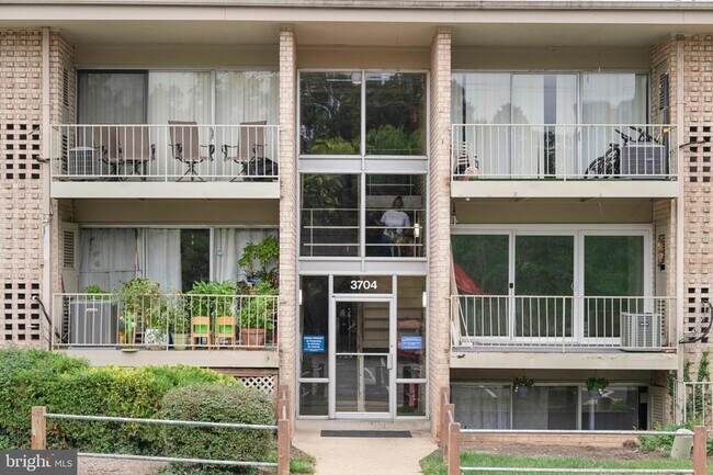 Building Photo - 3704 N Rosser St
