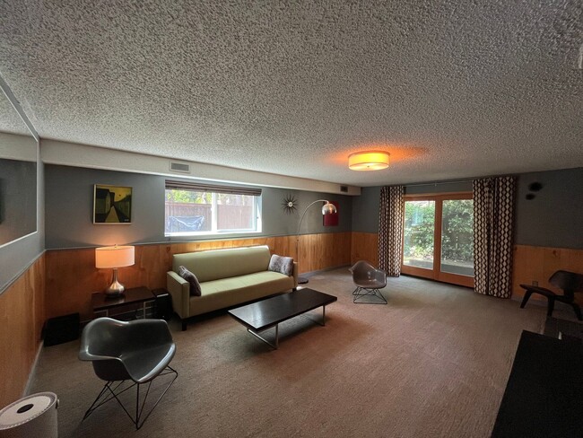 Building Photo - Midcentury modern 4-bedroom, 3-bathroom ho...