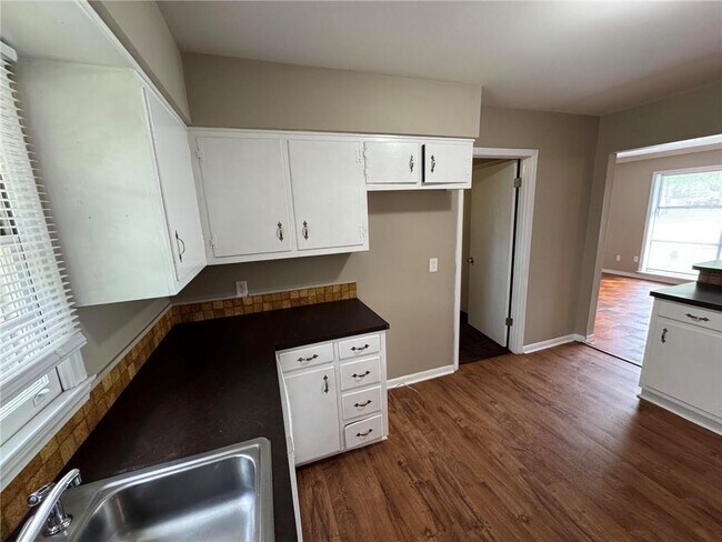 Building Photo - 5855 Woodvale Dr