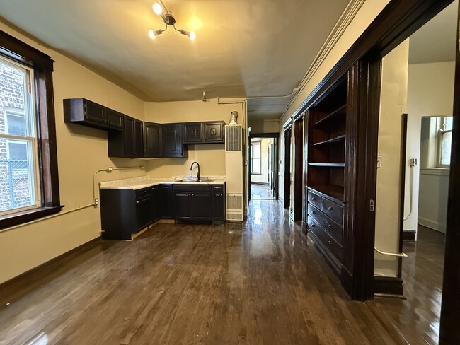 Building Photo - 4222 W Cullerton St