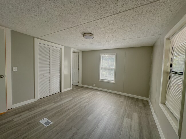 Building Photo - 5018 Banksly Cir
