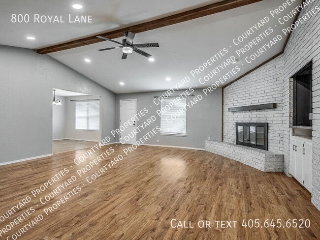 Building Photo - 800 Royal Ln