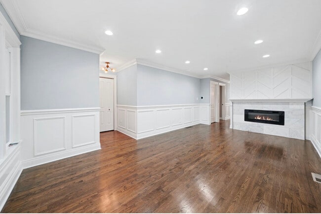 Building Photo - 9347 S Luella Ave