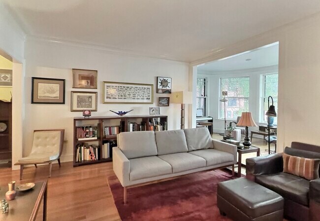 Building Photo - 2921 N Pine Grove Ave