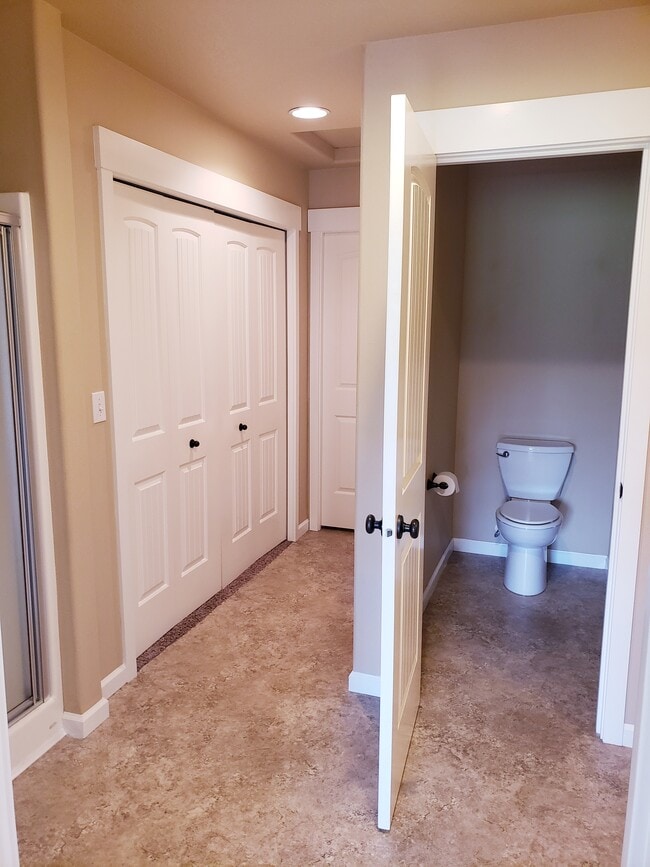 master bathroom - 28450 Pleasant Valley Rd
