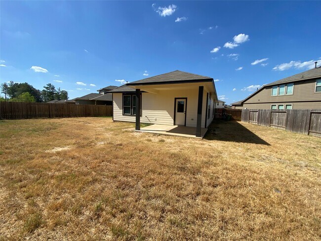 Building Photo - 16620 Merry Pines Dr