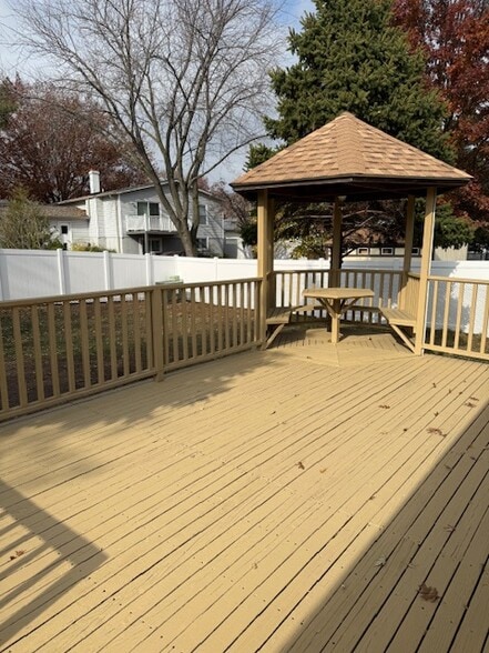 Building Photo - 3 Sunny Hill Blvd