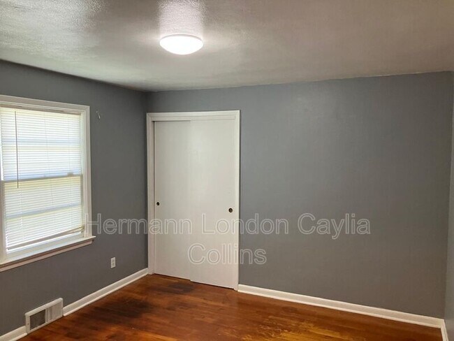 Building Photo - 8708 Granada Pl