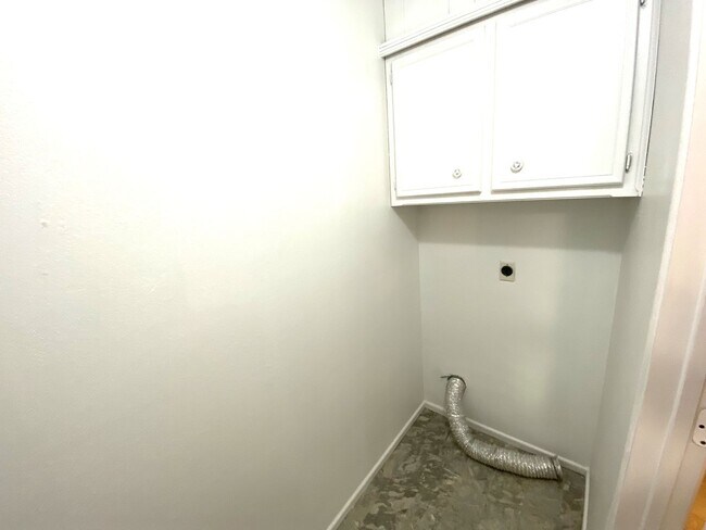 Building Photo - 9818 Jordan Ave
