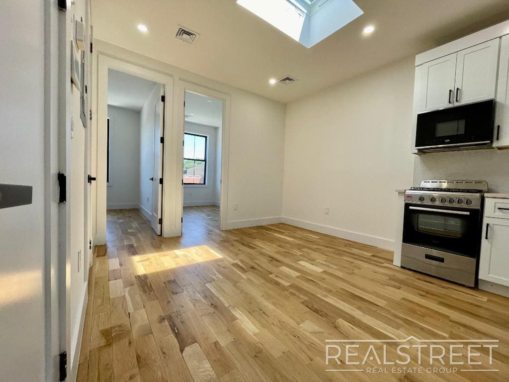 Building Photo - Stunnging NEW 4 Bed floor trhu in Bed Stuy/Ocean Hill with in unit W/D!