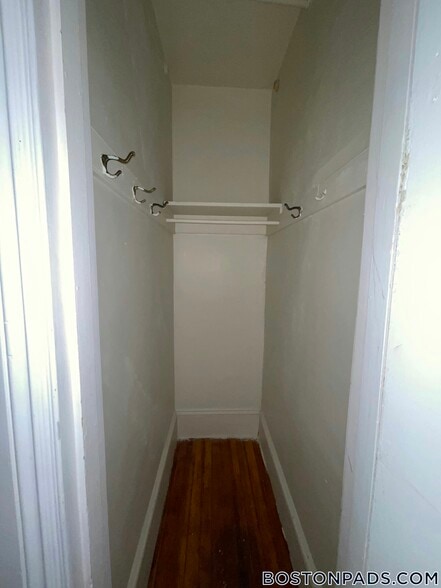 Building Photo - 533 Newbury St