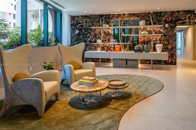 Building Photo - 700 NE 24th St