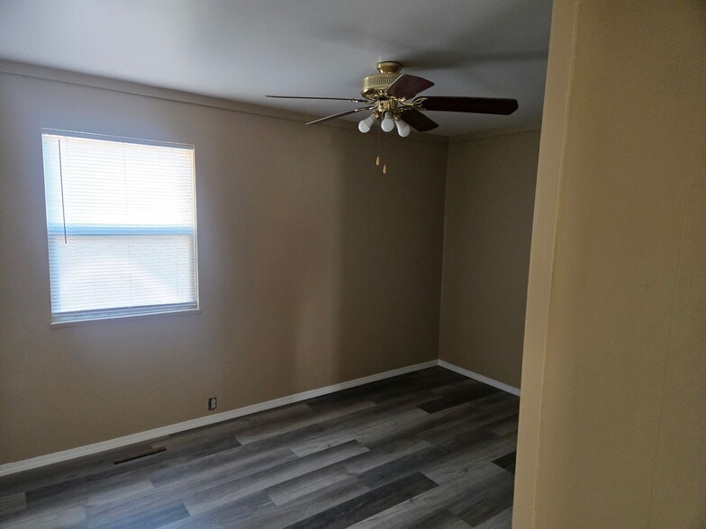 Building Photo - 229 N Clinton St