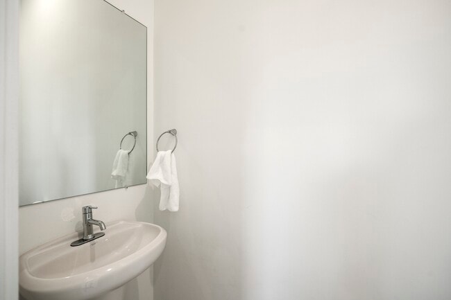 Building Photo - 594 Janisch Rd