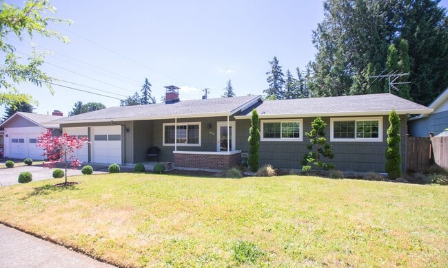 Primary Photo - SE Portland 3 Bedroom Home with Amazing Ou...