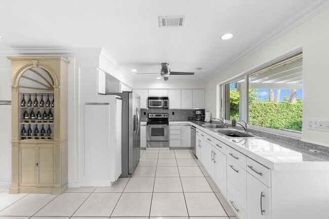 Building Photo - 3211 Karen Dr