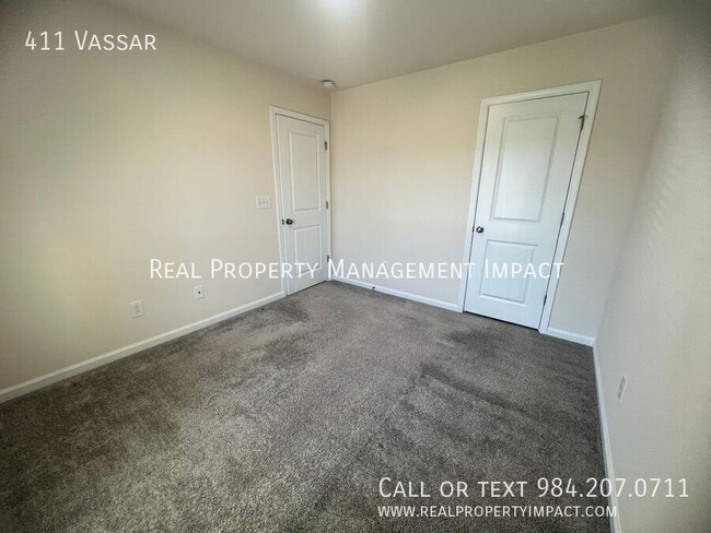 Building Photo - 411 Vassar-