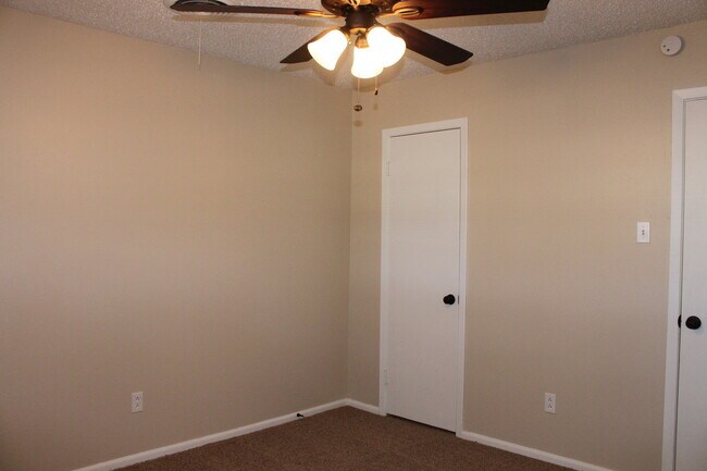 Building Photo - PRE-LEASING For August! 4 Bedroom/ 2 Bath Updated house close to TTU and LCU