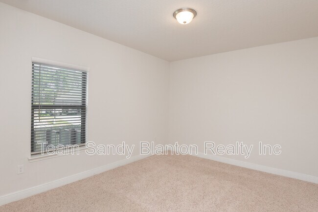Building Photo - 9599 Pebble Stone Dr