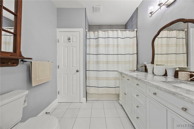 Building Photo - 5445 E Creek Rd