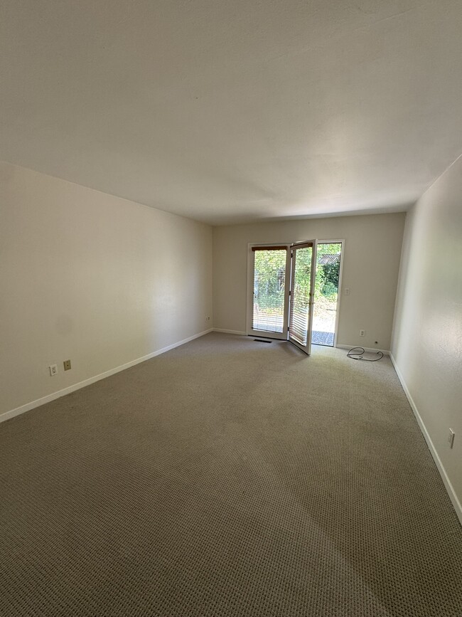 Building Photo - 969 Madison Dr