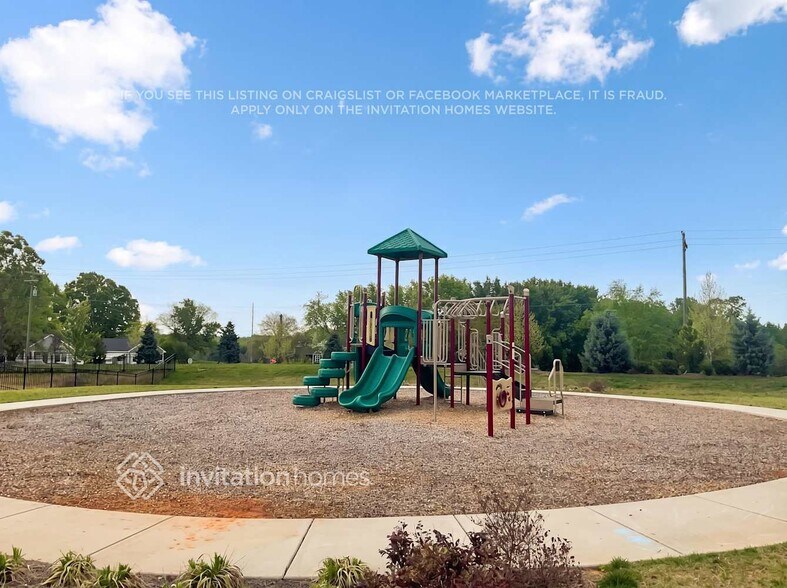 Building Photo - 151 Cassius Dr
