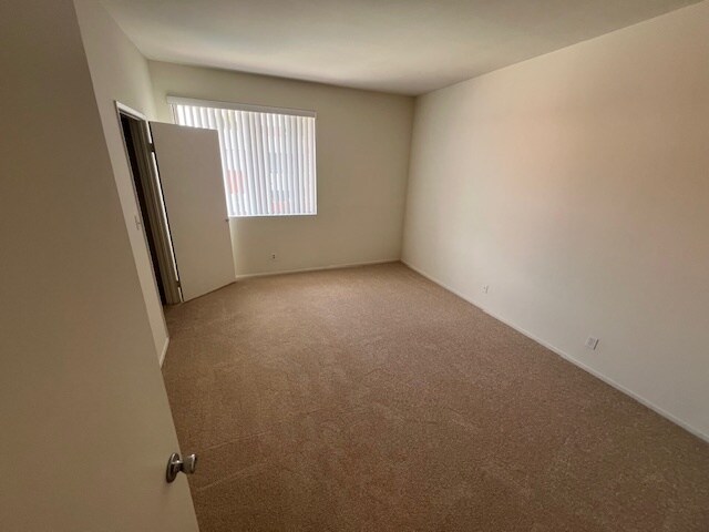 Building Photo - 7211 Cozycroft Ave