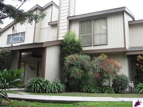 Building Photo - 310 S Argyle Ave