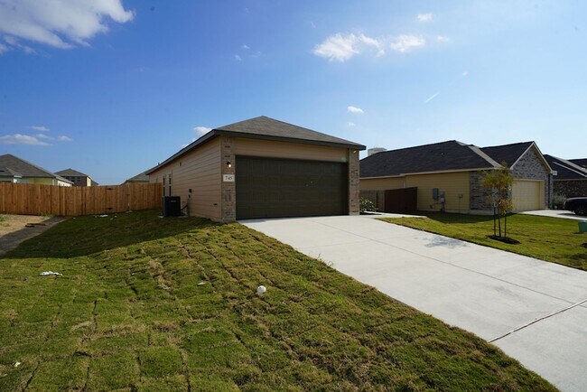 Building Photo - Beautiful 4-Bedroom Home in New Braunfels, TX! - Realtor Commission: $600