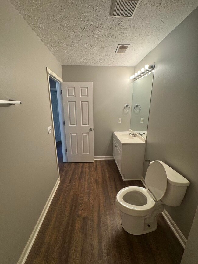 Building Photo - 210 Mousas Way