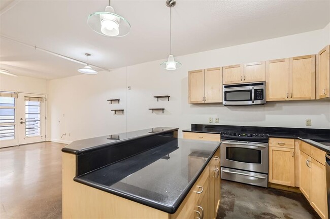 Primary Photo - 711 W 26th St