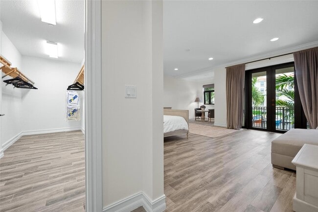 Building Photo - 105 Isle of Venice Dr