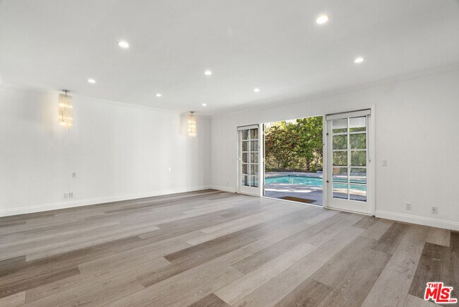 Building Photo - 3217 Hutton Dr