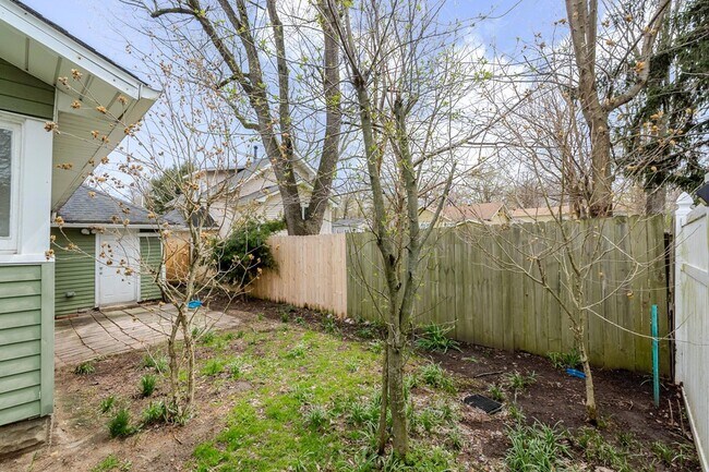 Building Photo - 306 Brown St