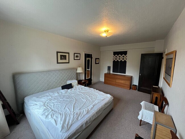 Building Photo - Fully Furnished 1 Bedroom, 1 Bathroom Cond...