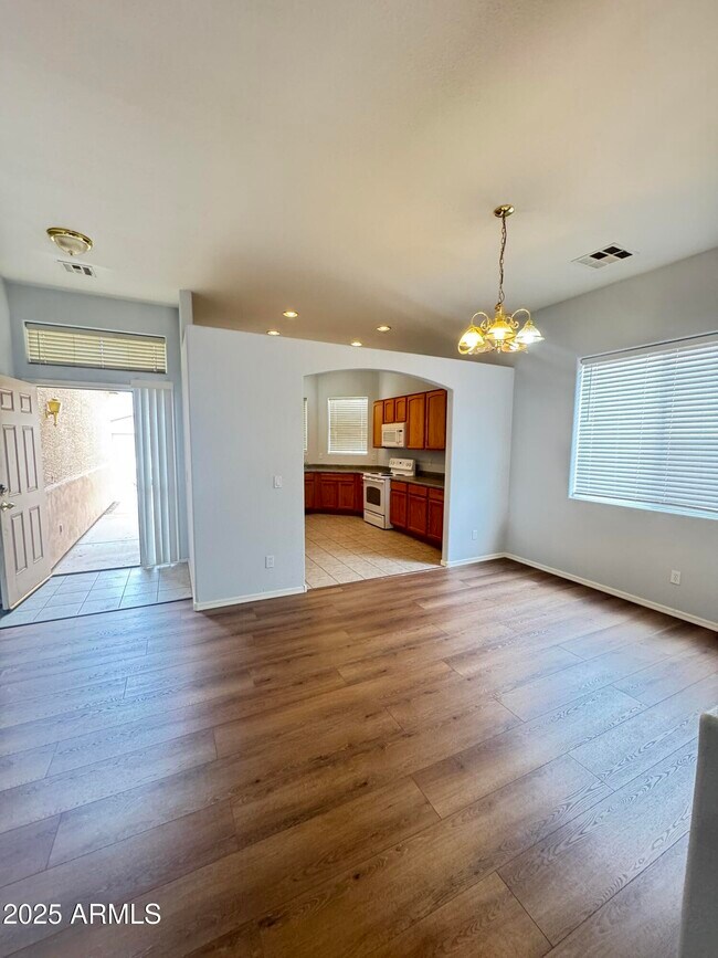 Building Photo - 6511 S 5th Way