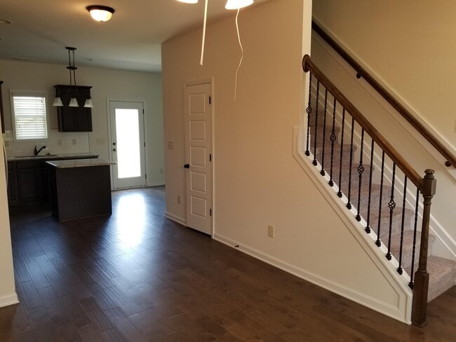 Building Photo - 20 Manito Pl