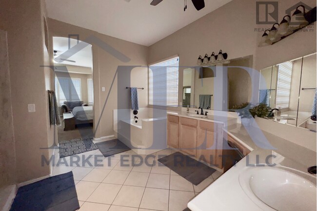 Building Photo - 3Bed/2.5Bath Home at Guadalupe/Crismon Rd! $399 MOVE-IN SPECIAL! Ready for Immediate Move-In!