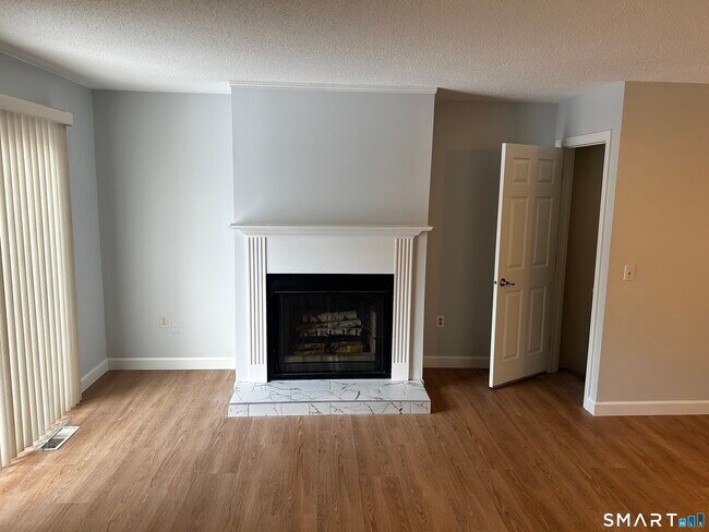 Building Photo - 151 Wynwood Dr