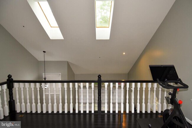 Building Photo - 406 Fortress Way