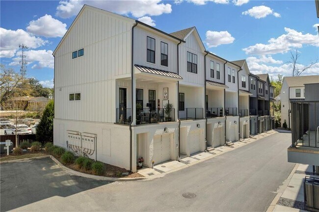 Building Photo - 162 Chestnut Cir