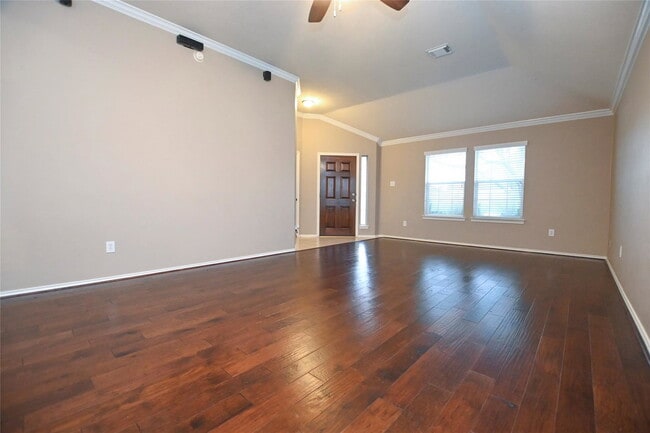 Building Photo - Promenade Lane, Pearland, TX 77584 - 4 BR 2 BA single-family home