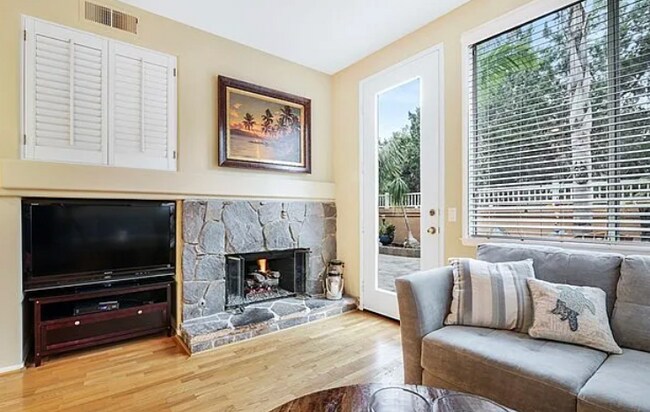 Building Photo - 43 Chapital