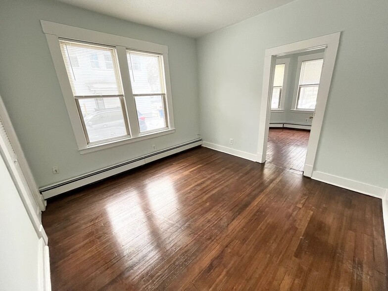 Building Photo - 39 Shepard St