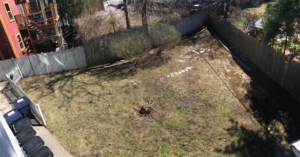 Building Photo - 72 Eustis St