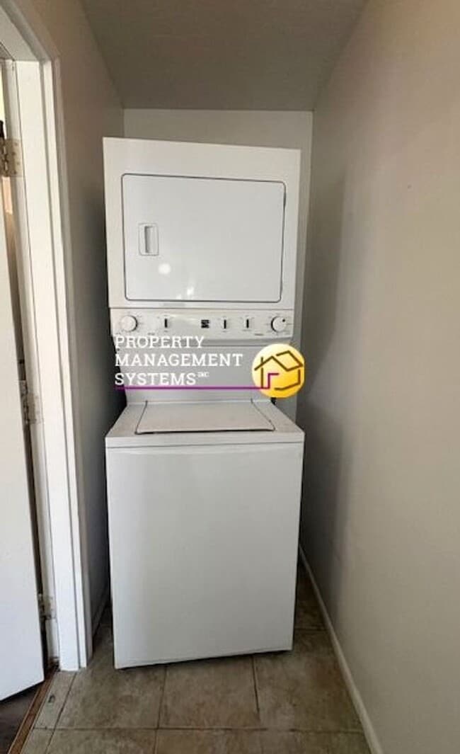 Building Photo - 2 Bedroom Condo in Taylorsville!